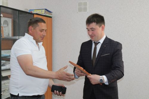 Уңган егетләр эшли