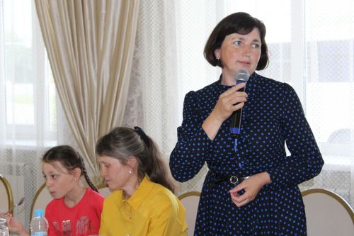 Айрат кабат дусларын җыйды