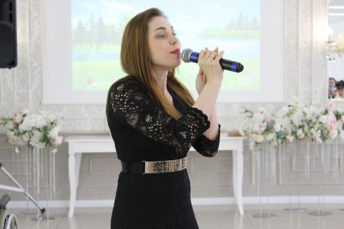Айрат кабат дусларын җыйды