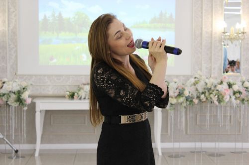 Айрат кабат дусларын җыйды