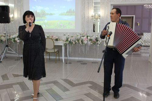 Айрат кабат дусларын җыйды
