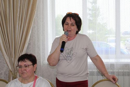 Айрат кабат дусларын җыйды