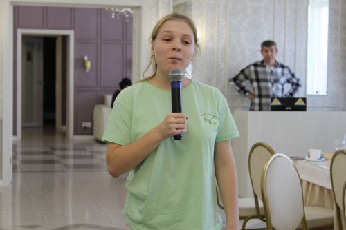Айрат кабат дусларын җыйды
