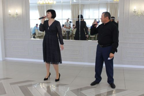 Айрат кабат дусларын җыйды