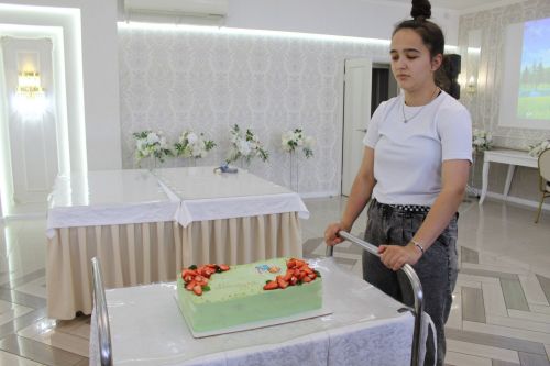 Айрат кабат дусларын җыйды