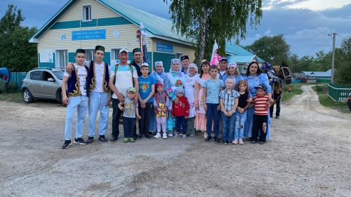 Күкчә авылы яшьләре  Сабантуйга бирнә җыйды