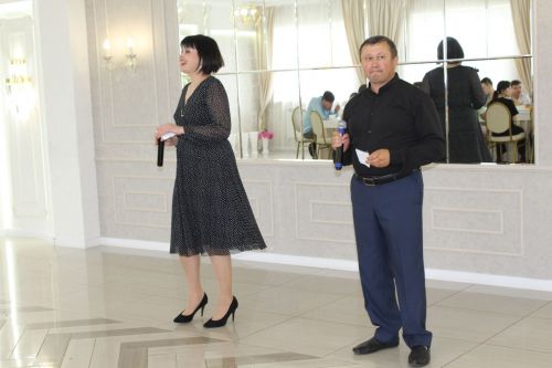 Айрат кабат дусларын җыйды