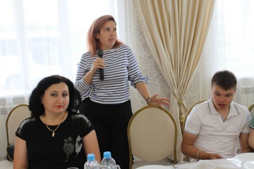 Айрат кабат дусларын җыйды