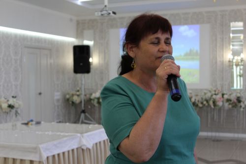 Айрат кабат дусларын җыйды