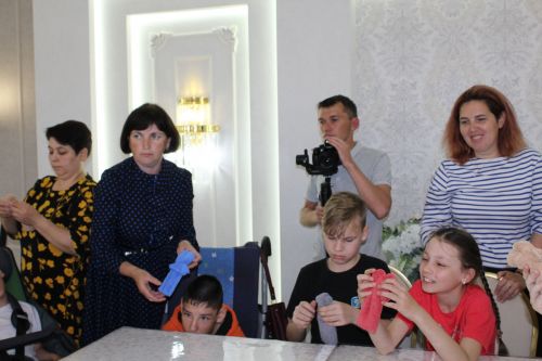 Айрат кабат дусларын җыйды