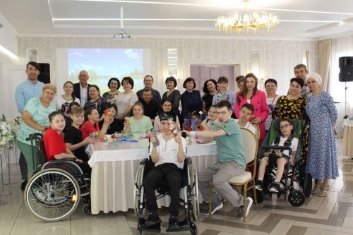Айрат кабат дусларын җыйды
