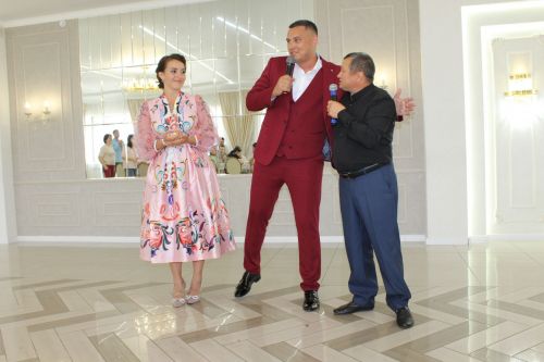 Айрат кабат дусларын җыйды
