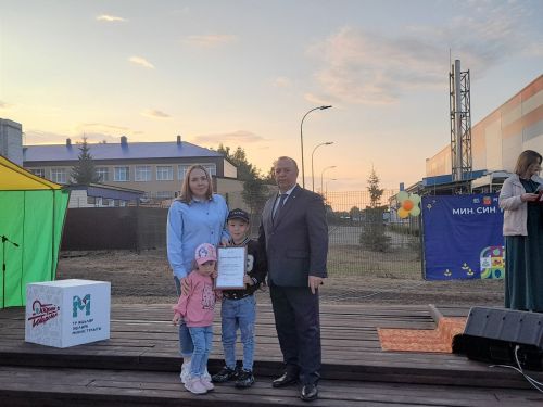 Актив яшьләр сәхнә түрендә бүләкләнде