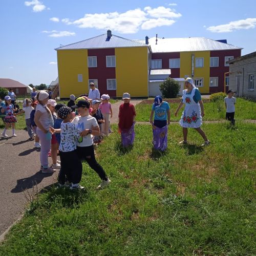 Теләченең өченче номерлы балалар бакчасында Сабантуй бәйрәме