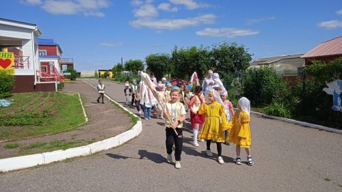Теләченең өченче номерлы балалар бакчасында Сабантуй бәйрәме