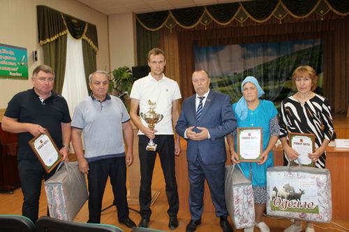 Күрсәтерлек үрнәк эшләре бар