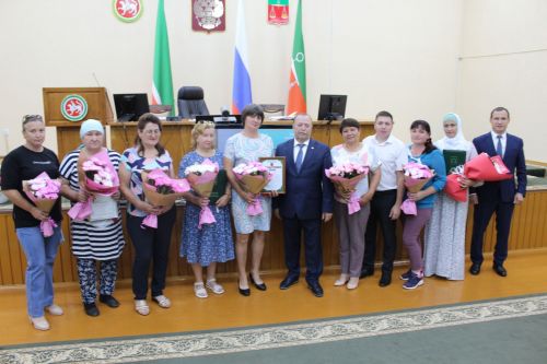 Почтальоннар бүләкләнде
