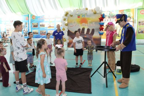 Балалар һәм яшьләрнең киләчәге белән кызыксынды