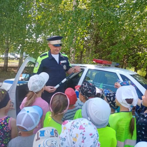 Кечкенә экскурсантлар полиция бүлегендә