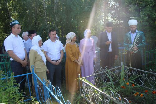 Бүген  Казаклар авылында күренекле  татар галиме Равил Үтәбәй - Кәримине искә алу кичәсе узды