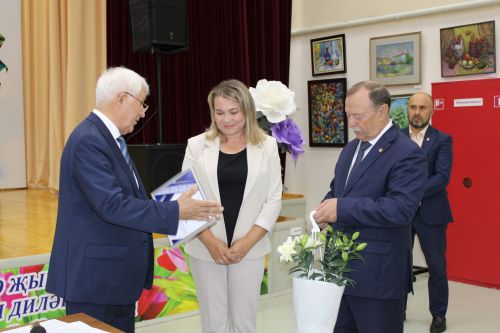 “Китап укучылар көне”н билгеләп үттеләр