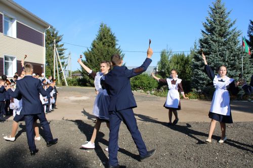 Кече Кибәхуҗа төп  мәктәбендә бәйрәм тантанасы узды
