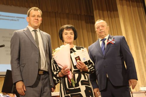 Бүләкләнделәр