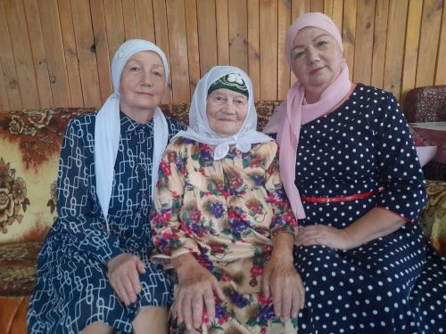 Кадерле әни һәм әби булып гомер кичерә