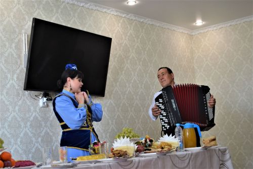 Социалистик Хезмәт Герое Гөлбикә апа Кәримованы туган көне белән котладылар