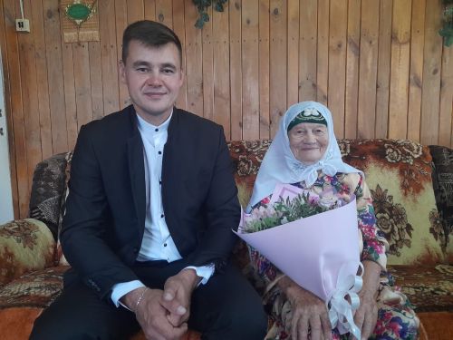 Кадерле әни һәм әби булып гомер кичерә