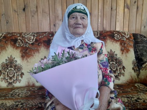 Кадерле әни һәм әби булып гомер кичерә
