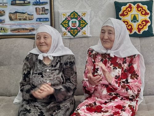 Социалистик Хезмәт Герое Гөлбикә апа Кәримованы туган көне белән котладылар