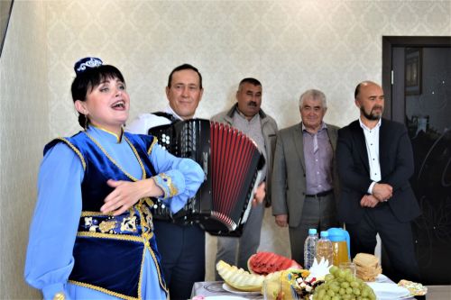 Социалистик Хезмәт Герое Гөлбикә апа Кәримованы туган көне белән котладылар