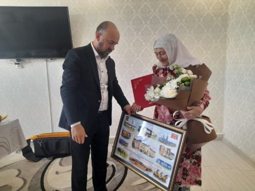 Социалистик Хезмәт Герое Гөлбикә апа Кәримованы туган көне белән котладылар