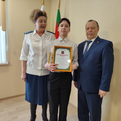«Туган ил минем өчен нәрсәдән башлана» дип исемләнгән  иншалар бәйгесе җиңүчеләре бүләкләнде
