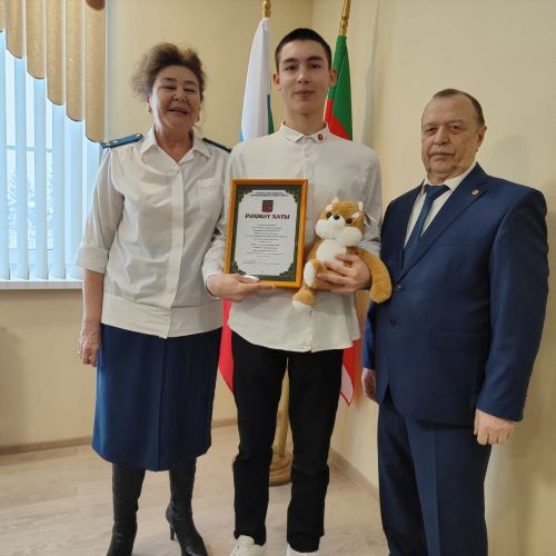 «Туган ил минем өчен нәрсәдән башлана» дип исемләнгән  иншалар бәйгесе җиңүчеләре бүләкләнде