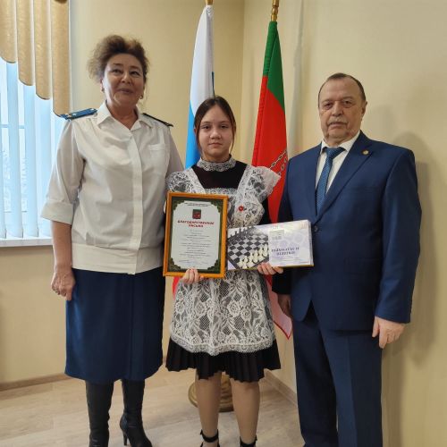 «Туган ил минем өчен нәрсәдән башлана» дип исемләнгән  иншалар бәйгесе җиңүчеләре бүләкләнде