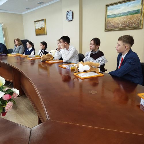 «Туган ил минем өчен нәрсәдән башлана» дип исемләнгән  иншалар бәйгесе җиңүчеләре бүләкләнде
