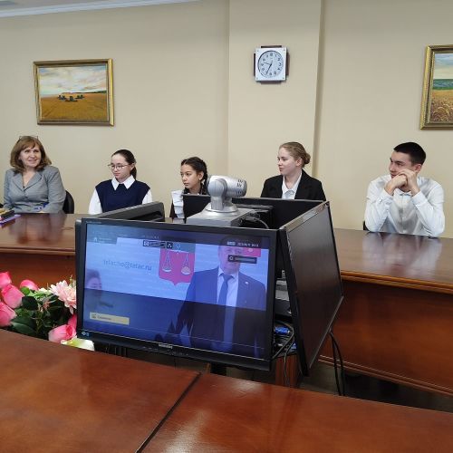 «Туган ил минем өчен нәрсәдән башлана» дип исемләнгән  иншалар бәйгесе җиңүчеләре бүләкләнде