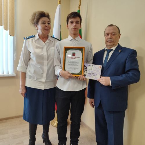 «Туган ил минем өчен нәрсәдән башлана» дип исемләнгән  иншалар бәйгесе җиңүчеләре бүләкләнде