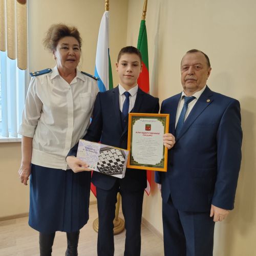 «Туган ил минем өчен нәрсәдән башлана» дип исемләнгән  иншалар бәйгесе җиңүчеләре бүләкләнде
