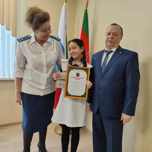 «Туган ил минем өчен нәрсәдән башлана» дип исемләнгән  иншалар бәйгесе җиңүчеләре бүләкләнде