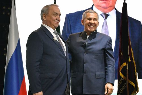 «Россия Федерациясенең атказанган авыл хуҗалыгы хезмәткәре» дигән мактаулы исем бирелде