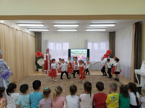 Халыклар бердәмлеге көне уңаеннан күңелле чара булып узды