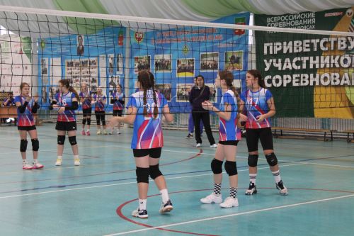 Яшь кызлар туп суга