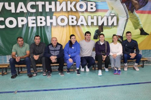 Яшь кызлар туп суга