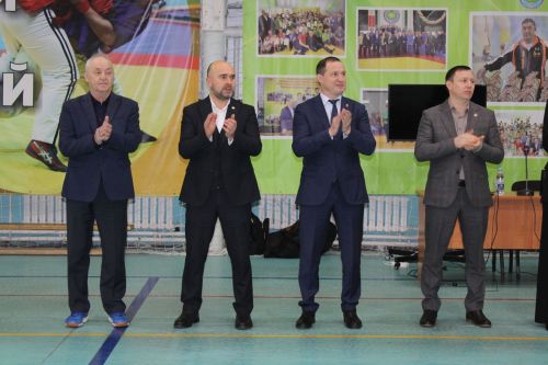 Яшь кызлар туп суга