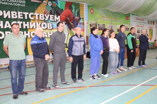 Яшь кызлар туп суга