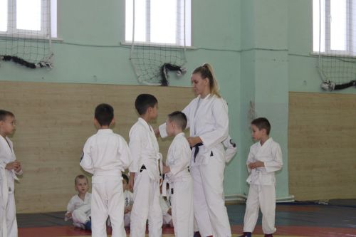 Имтихан тапшырып, яңа төстәге билбаулар алдылар