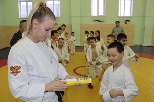 Имтихан тапшырып, яңа төстәге билбаулар алдылар